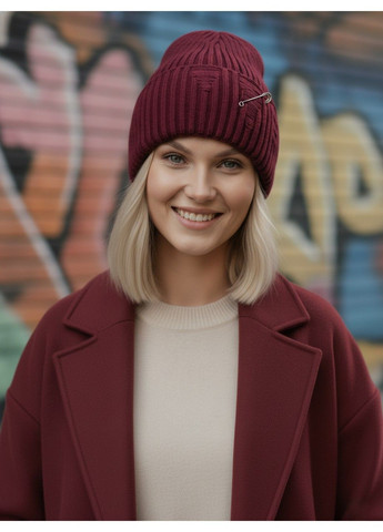 Шапка унисекс рванка с декоративной булавкой двойная с отворотом бордовая (марсала) No Brand (363968684)