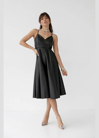 Летний женский сарафан из кожзама на тонких бретелях с клешной юбкой Liton однотонный