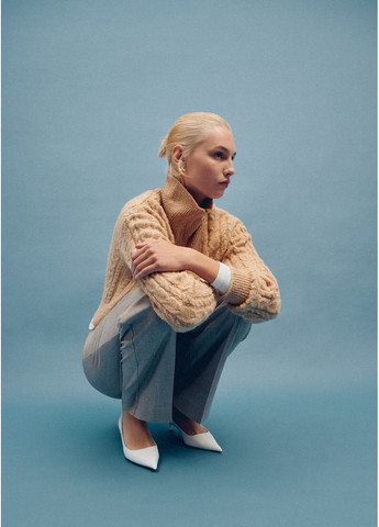 Бежевый зимний стильный теплый вязаный свитер джемпер кофта с содержанием шерсти Mango