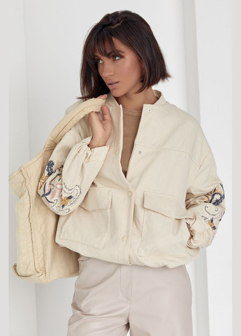 Бежева демісезонна жіноча куртка з вишивкою на рукавах 00004 Lurex