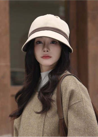 Женская Оверсайз Кепка Элегантная Классическая Осенняя Шляпа с Широкими Полями и Декором No Brand жіноча кепка з широким козирком (364301684)