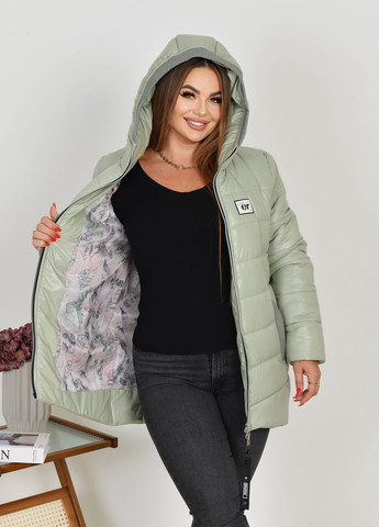 Оливкова зимня куртка жіноча подовжена зимова з капюшоном стьобана на синтепоні No Brand