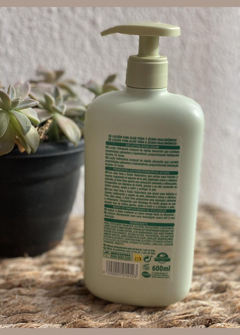 Лосьон крем интенсивно увлажняющий для сухой кожи тела 100% сока Aloe Vera 600мл Drliplus Hidrata & Repara Deliplus (278315966)