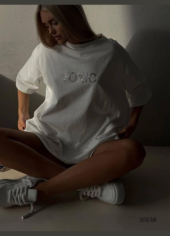 Біла літня футболка жіноча зі стразами toxic оверсайз з коротким рукавом JUGO 088 TOXIC
