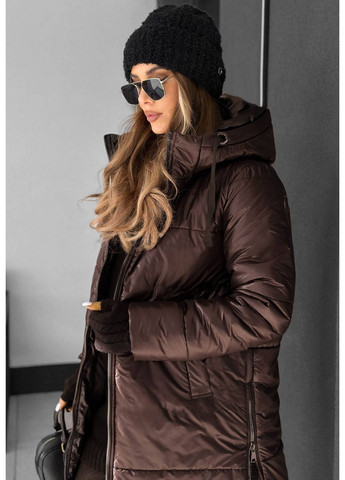 Коричневая куртка женская зимняя с капюшоном. плащевка такое No Brand