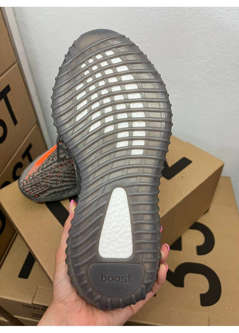 Цветные демисезонные кроссовки мужские adidas yeezy 350 v2 dark beluga адидас изи буст No Brand