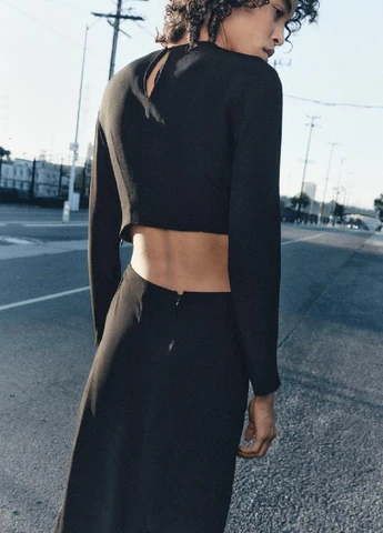 Черное кэжуал платье с вырезом Zara
