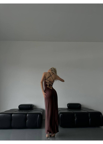 Коричнева коктейльна, вечірня, кежуал жіноча атласна сукня з відкритими плечима, з відкритою спиною Україна однотонна