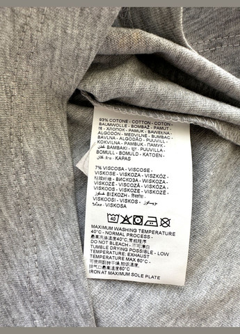 Сіра літня футболка для хлопця сіра з написами 2000-40 (134 см) OVS