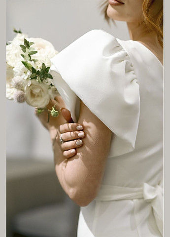 Белое вечернее платье футляр Annita однотонное