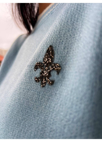 Блакитний демісезонний светр жіночий a-n 6101 широкий оверсайз прикраса вензель попереду з камінням No Brand