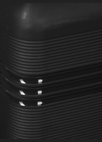 Чемодан средний M полипропилен 21204 67×47×27см 66+13л Черный Snowball (297643762)