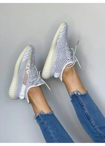 Цветные демисезонные кроссовки мужские adidas yeezy boost 350 v2 static reflective laces адидас изи буст No Brand