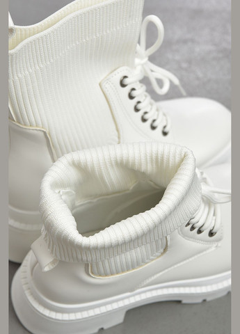 Осенние ботинки женские демисезонные белого цвета дезерты Let's Shop без декора из искусственного меха, из искусственной кожи