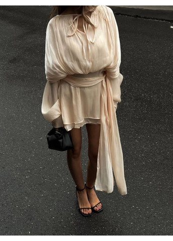 Бежева святковий шовкова сукня з шортиками та об'ємною драпіровкою MonCher