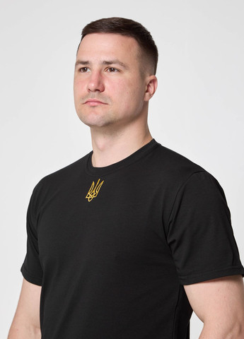 Черная футболка базовая мужская с вышивкой "герб" черная с коротким рукавом UKM