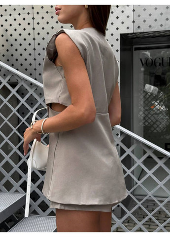 Жіночий костюм з шортами та жилеткою Simply sexy (352473792)