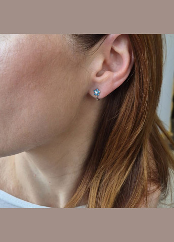 Серебряные детские серьги Цветок с Зелеными Камнями Серебро 925 пробы Родированное 82595з 1.01г No Brand (339679725)