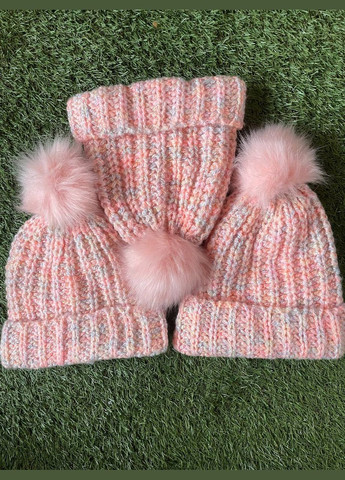 Жіноча шапка в'язана з кольорових ниток із балабоном C&A (305569902)