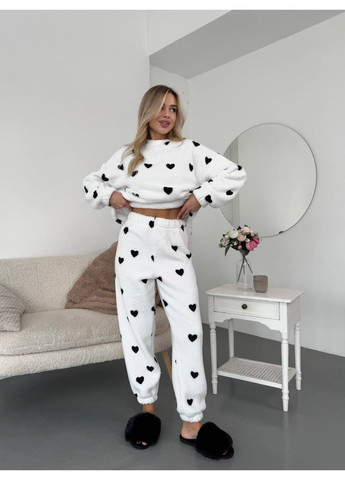 Женский теплый домашний костюм в сердце белого цвета 35918 No Brand (368726727)