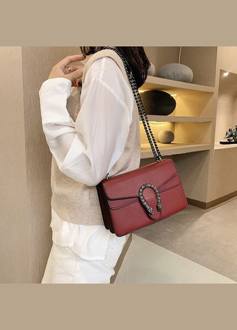 Жіноча класична сумка крос-боді з залізною підковою червона No Brand (290665290)