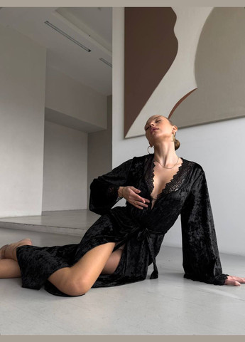 Бархатный халат из мягкого материала с нежной кружевной отделкой Vakko (315733409)