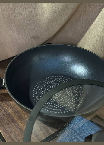 Сковорода WOG EB-3490 с крышкой и алмазным антипригарным покрытием 30х8,5 см 4,6 л Черный Edenberg (328317336)