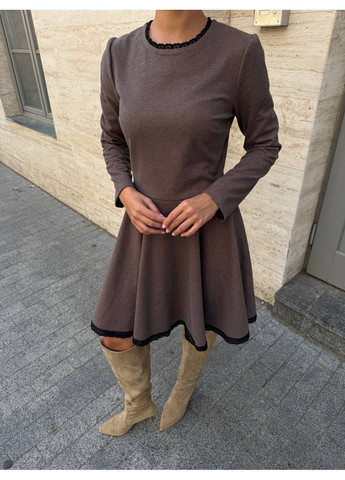 Коричневое деловое, кэжуал платье No Brand однотонное