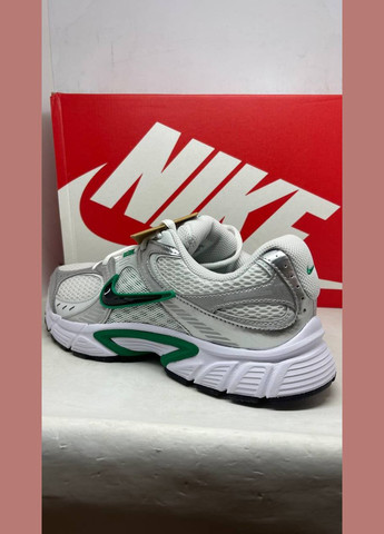 Білі кросівки чоловічі Nike V5 RNR