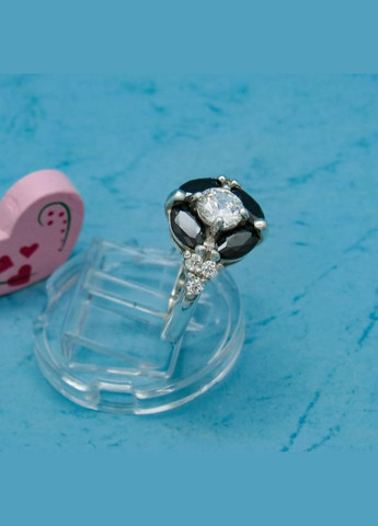 Срібна каблучка "Статус" з чорними фіанітами 19 No Brand (350667186)