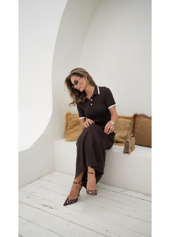 Коричнева кежуал сукня в'язана Larionoff однотонна