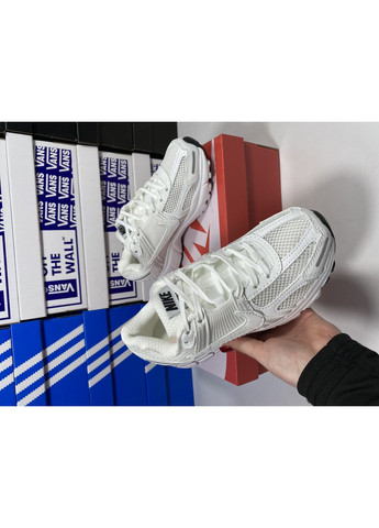 Белые демисезонные кроссовки мужские nike vomero 5 white найк вомеро роам 5 No Brand
