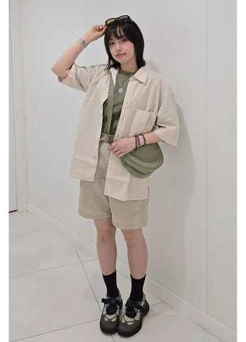 Молочная кэжуал рубашка однотонная Uniqlo