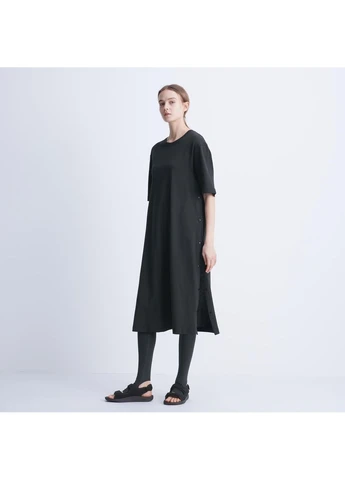 Черное платье-футболка из крепового хлопка Uniqlo