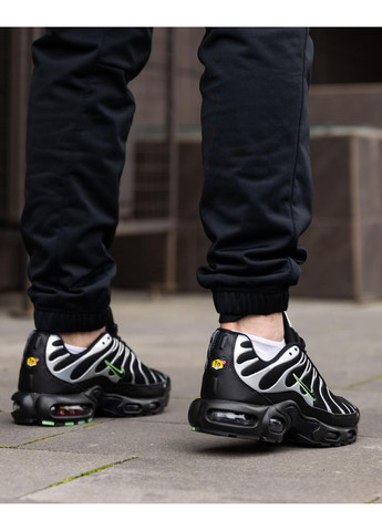 Серые демисезонные кроссовки мужские nike air max plus tn black silver green найк аир макс тн плюс No Brand