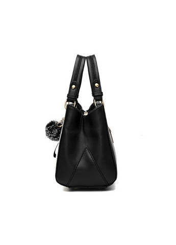 Жіноча сумка на плече чорно-біла комбінована жіноча сумочка екошкіра біла чорна з хутряним брелоком No Brand (334730576)