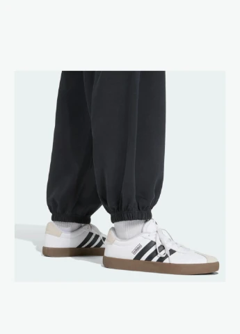 Черные демисезонные брюки adidas