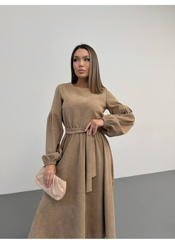 Бежевое коктейльное стильное платье из вельвета меди замер в описании DK/DL Мода без кордонів однотонное