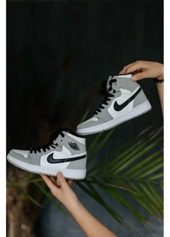 Серые летние кроссовки nike air jordan 1 mid light smoke grey найк аир джордан No Brand