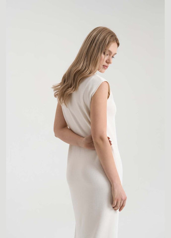 Айвори удлиненное платье прямого кроя Triko Bakh однотонное