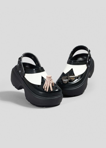 Черно-белые женские кроксы wednesday clog wednesday black Crocs на платформе с заклепками