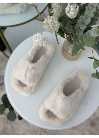 Жіночі хутряні тапки молочного кольору з м’якою устілкою / Домашні капці з штучного хутра айворі / Теплі жіночі тапочки молочні No Brand (367102145)
