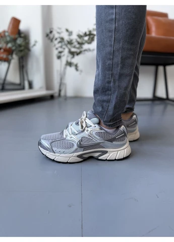 Серые демисезонные кроссовки мужские nike zoom vomero v5 rnr sky grey beige найк в5 серые No Brand