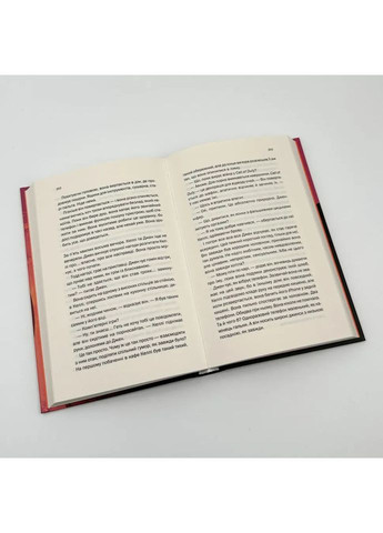 Не в том месте не в то время — Джиллиан Мак-Аллисте |, книга на украинском, новая, твердая Клуб Сімейного Дозвілля (362679207)