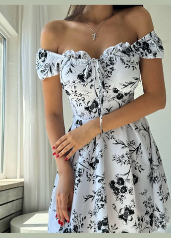 Черно-белое кэжуал платье N.Family с цветочным принтом