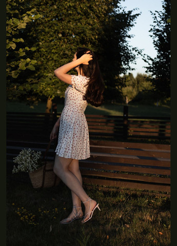 Белое повседневный, кэжуал платье мини клеш, колокол, с юбкой-солнце BeART с цветочным принтом