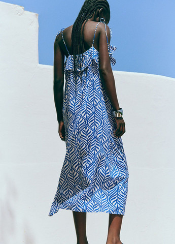 Синее кэжуал платье H&M с абстрактным узором