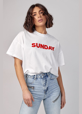 Красная летняя женская футболка oversize с надписью sunday Lurex