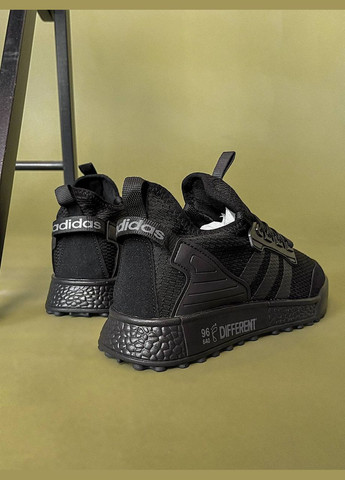 Чорні всесезон кросівки Vakko Adidas Different Black
