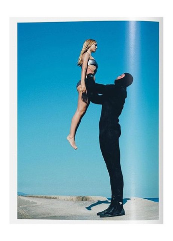 Книга Helmut Newton. A Gun for Hire (9783822846438) Taschen (364656282)